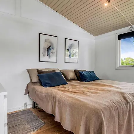 Family-friendly Activity House By The Sea Hébergement de vacances *