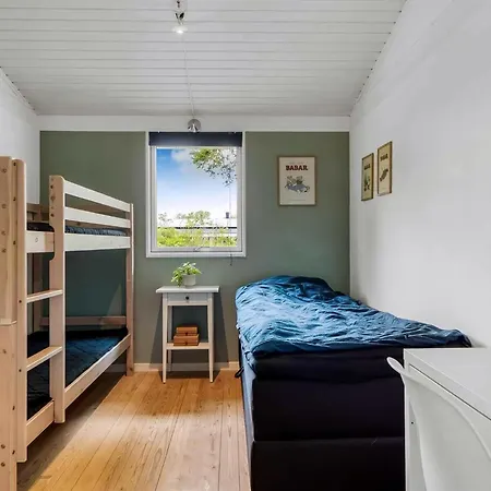 Family-friendly Activity House By The Sea *