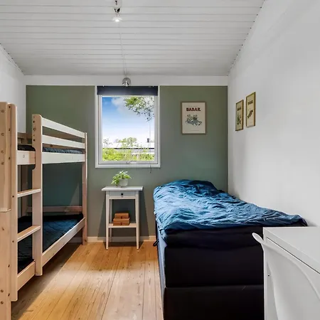 Family-friendly Activity House By The Sea